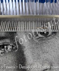Foto Tessuta dettaglio della fase di tessitura jacquard